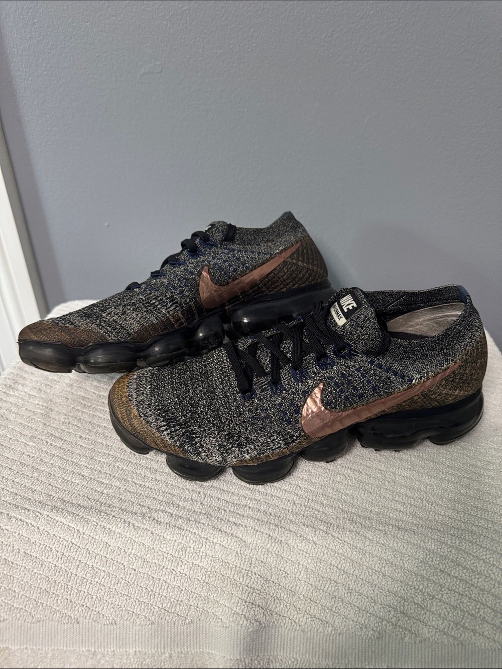 Nike Flyknit VaporMax Sneakers in Black and Rose Gold Swoosh, W size 10.5, M 9.
